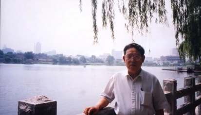 著名桥梁专家、原土木工程学院院长强士中教授安放我园